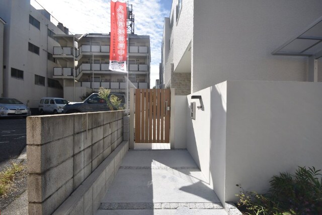 RAFFLESの物件外観写真