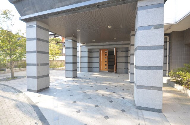 ヴィラージュ緑井の物件外観写真