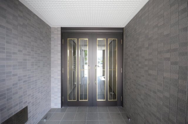 コンフォール空港通りの物件外観写真