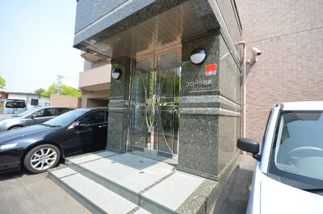 フローラ西原の物件外観写真