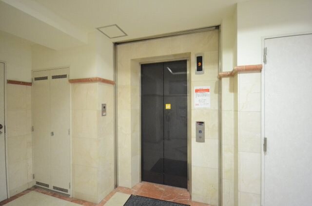 グラビスコート紙屋町の物件外観写真