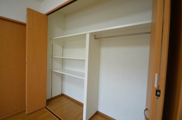 メープルリーフコートの物件内観写真