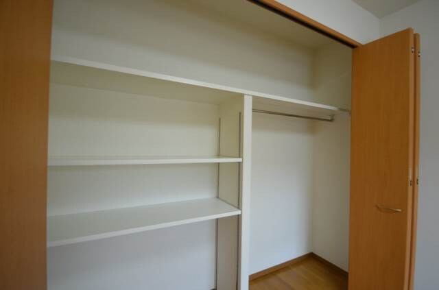 メープルリーフコートの物件内観写真