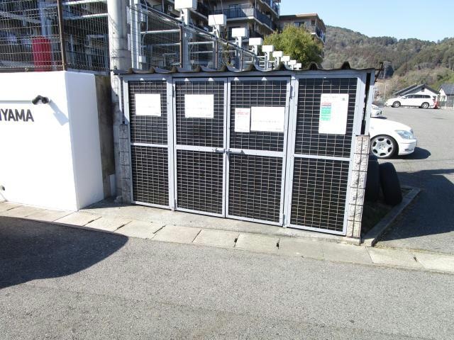 チュリス石山の物件外観写真