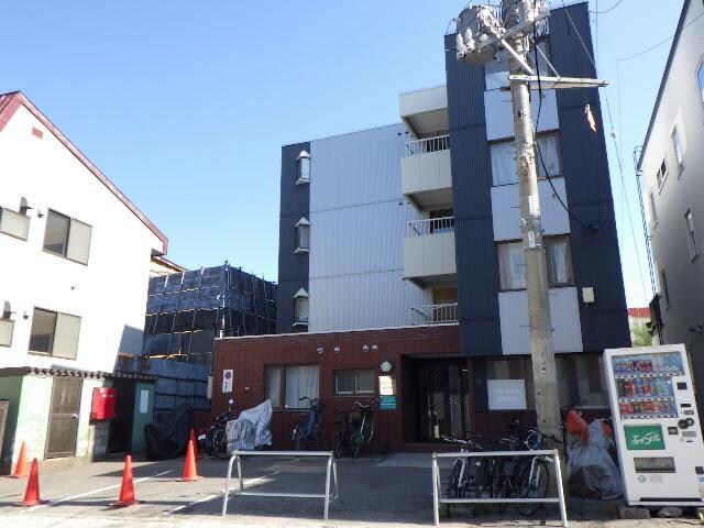 グラムール南平岸の物件外観写真