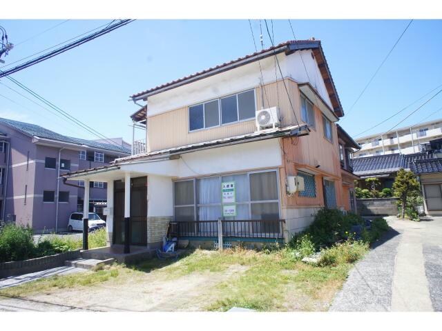 パインハウスの物件外観写真