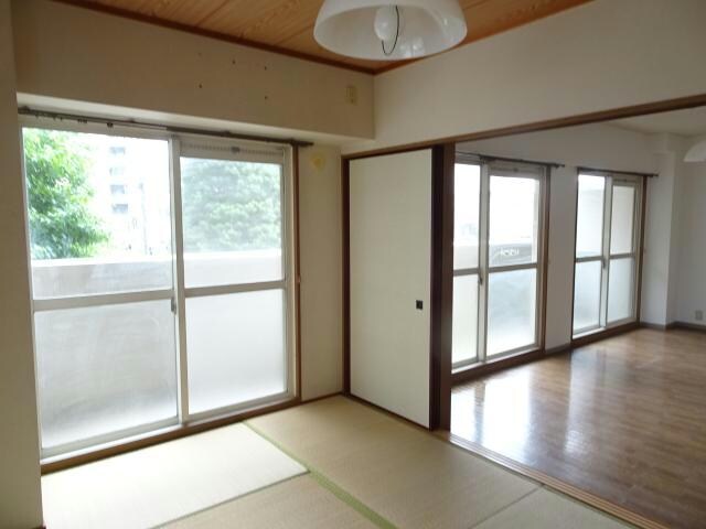 麻里布ガーデンプレイスの物件内観写真