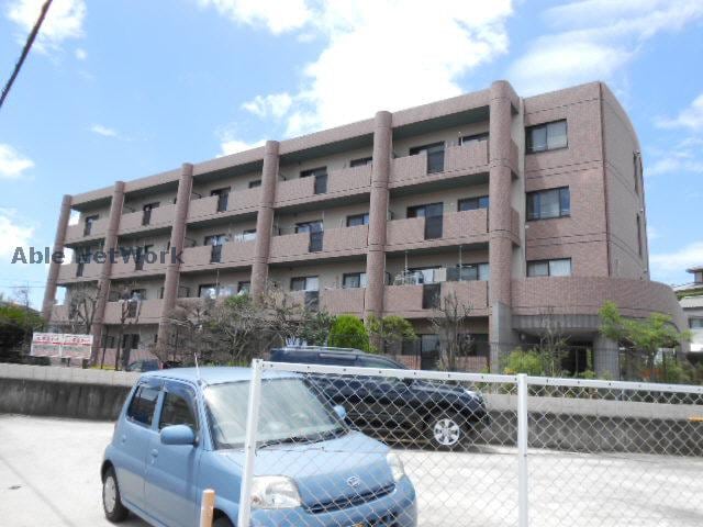 ラルジュウエストの物件外観写真