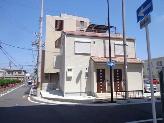 春日ハウスの物件外観写真