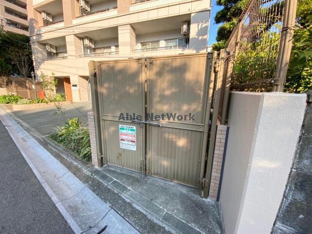 スプランドゥール新屋敷の物件外観写真