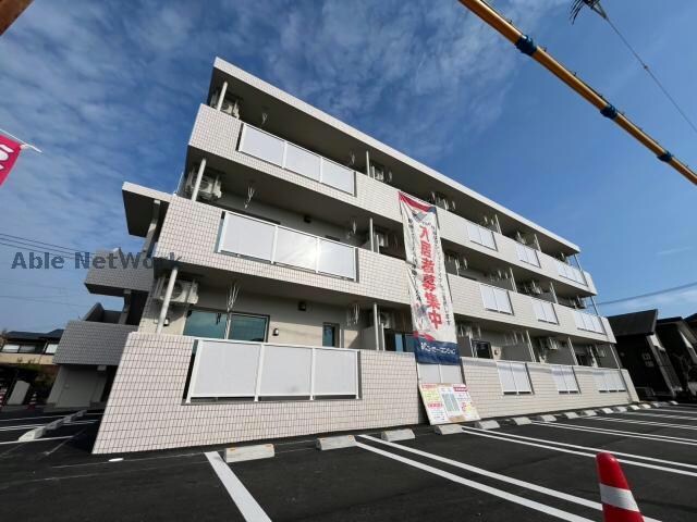 オレンジの物件外観写真