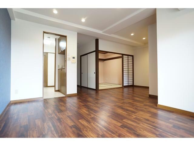 ロイヤルシャトー高丘東の物件外観写真