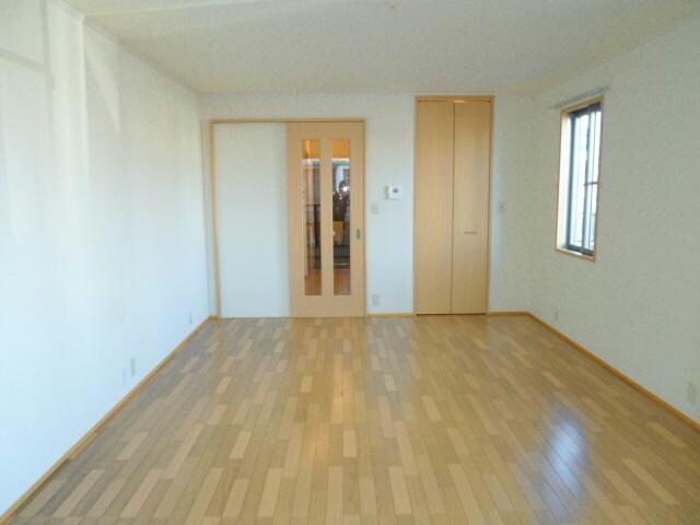 ルミエール・メイの物件外観写真