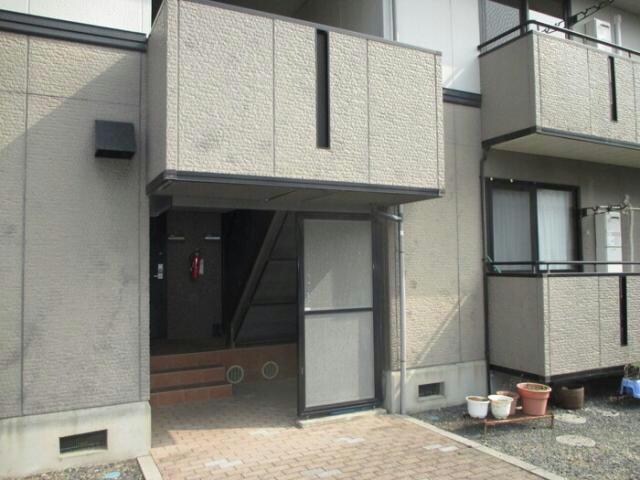 ハイカムール米原　A棟の物件外観写真