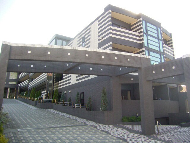 星川駅 徒歩8分の物件外観写真