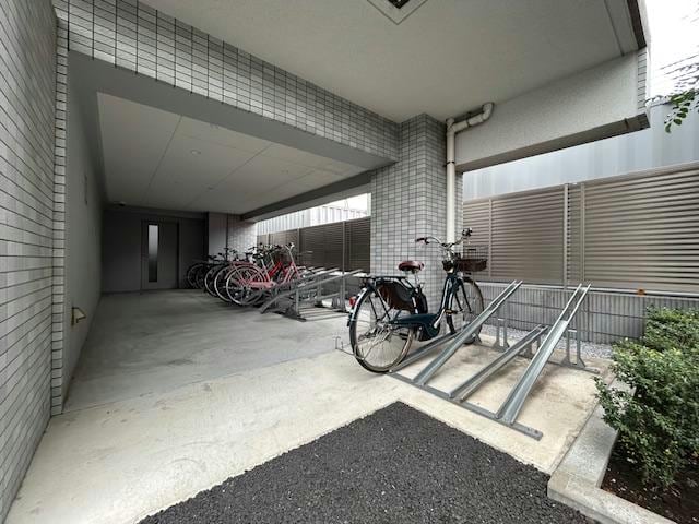 ペアパレス六町2号館の物件外観写真