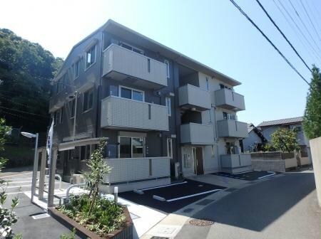 ｱｾﾞﾘｱﾌﾞﾛﾑの物件外観写真