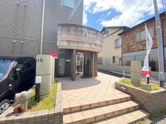 自治会館入口 徒歩3分 6階の物件外観写真