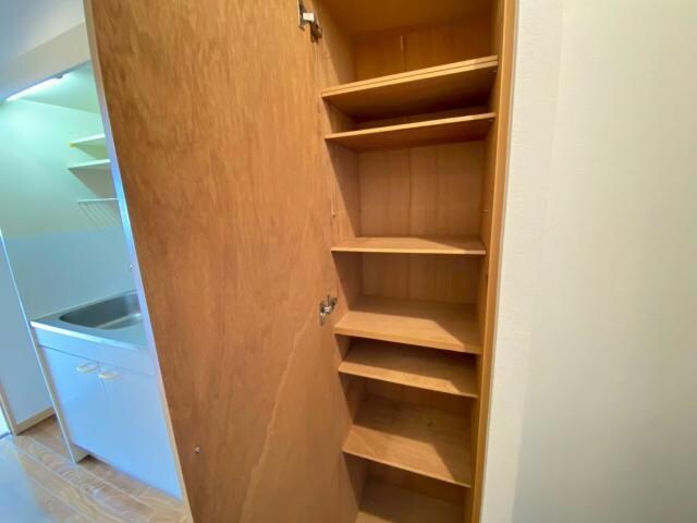 自治会館入口 徒歩3分 6階の物件内観写真