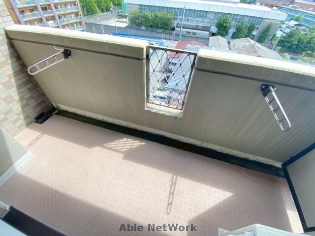 自治会館入口 徒歩3分 6階の物件内観写真