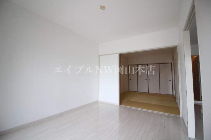 コロニアルリビング西島田ウエストタワーの物件内観写真