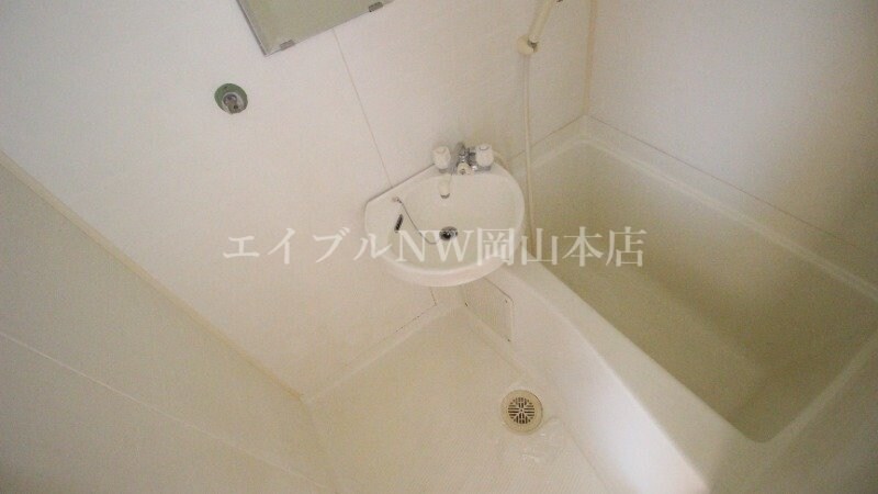 ビューラージュネスの物件内観写真