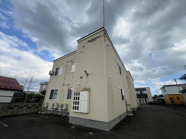 アンビシャスの物件外観写真