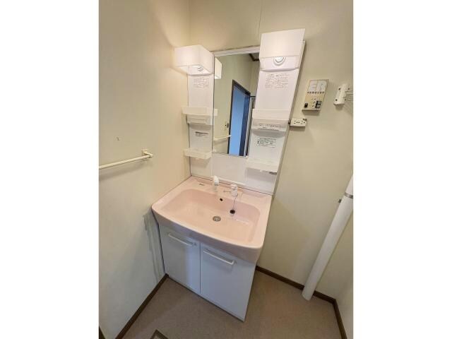 滝沢町4番貸家の物件内観写真