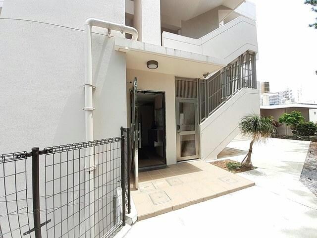 アンドーバーテラス識名の物件外観写真