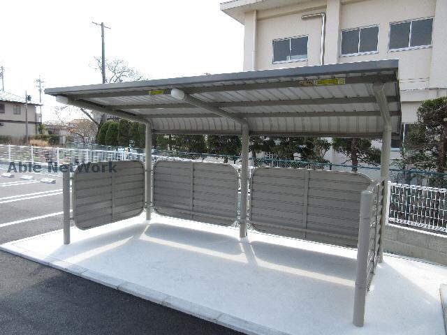 ユートピア・ナミ　ドゥの物件外観写真