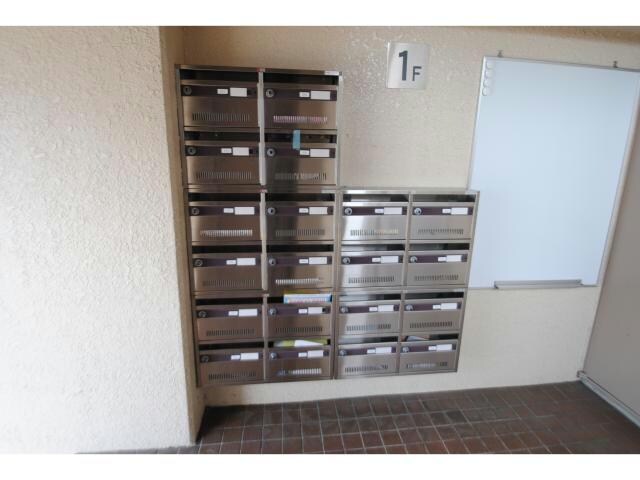 鹿島マンションの物件外観写真