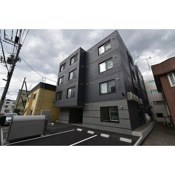 ラグジースペース南郷の物件外観写真