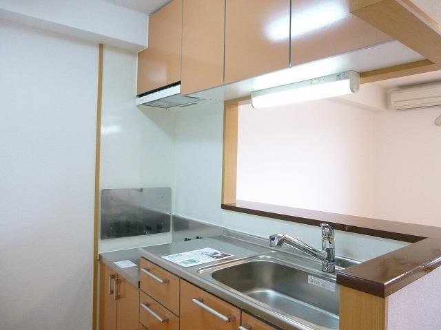 クイーンズ・コートの物件内観写真