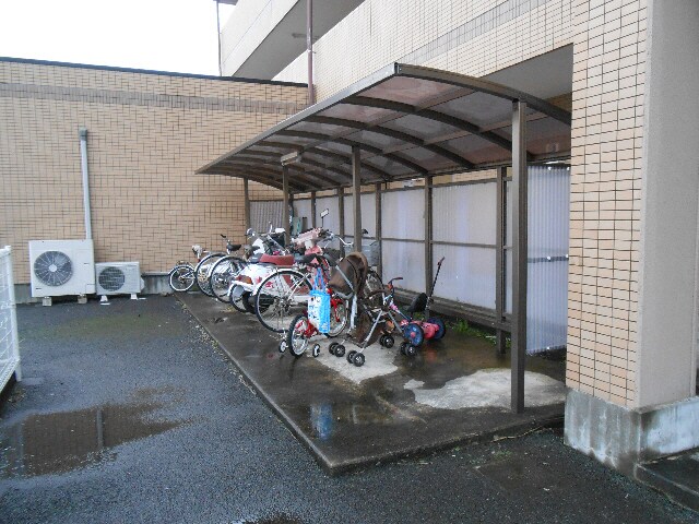 ルインズワタナベの物件外観写真