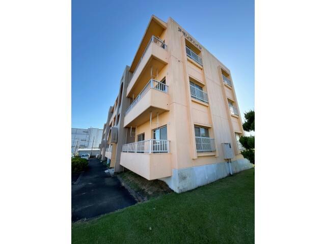 アゼリアハイツの物件外観写真