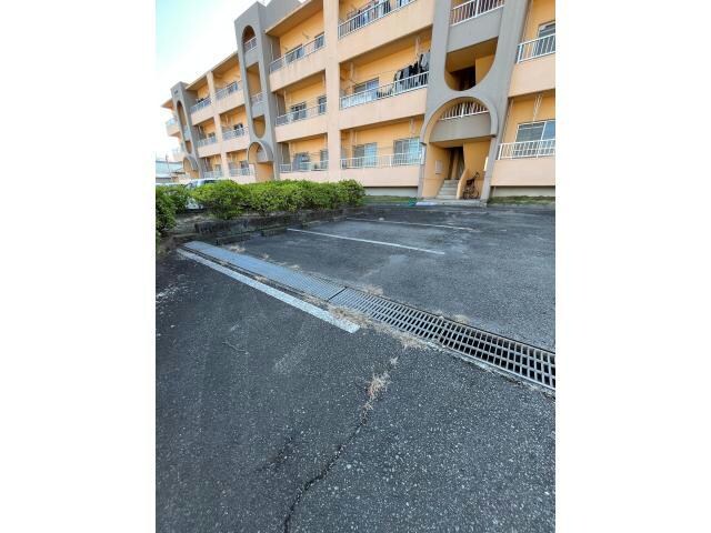 アゼリアハイツの物件外観写真