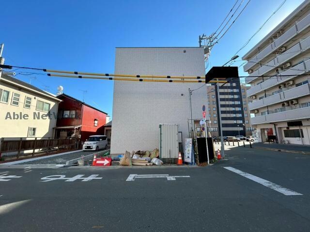 White Houseの物件外観写真