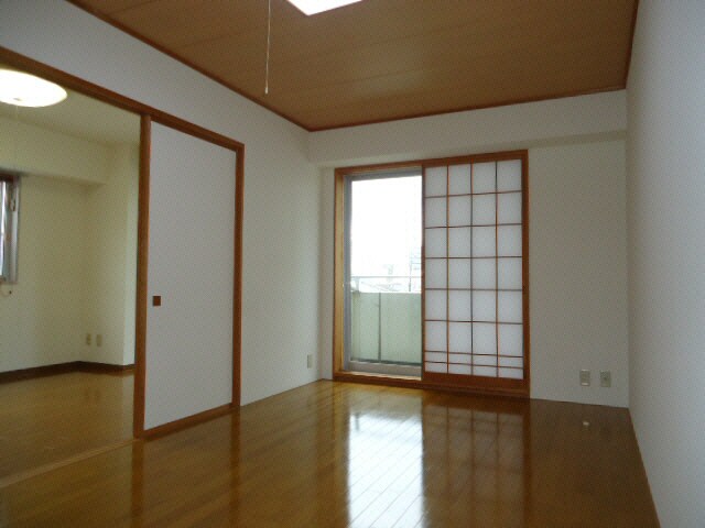 アーバンハウス西堀の物件内観写真