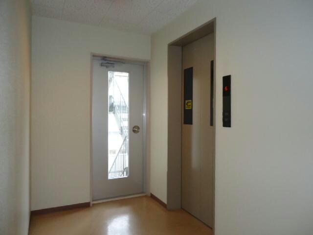 アーバンハウス西堀の物件外観写真