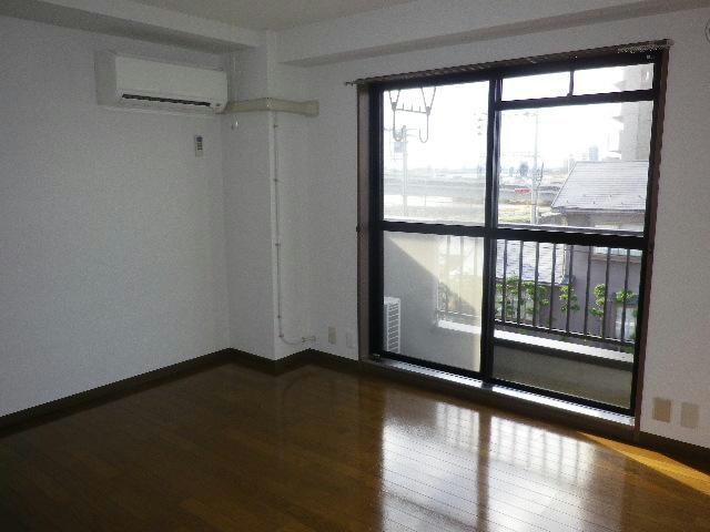 イズミサンリバー川岸の物件内観写真