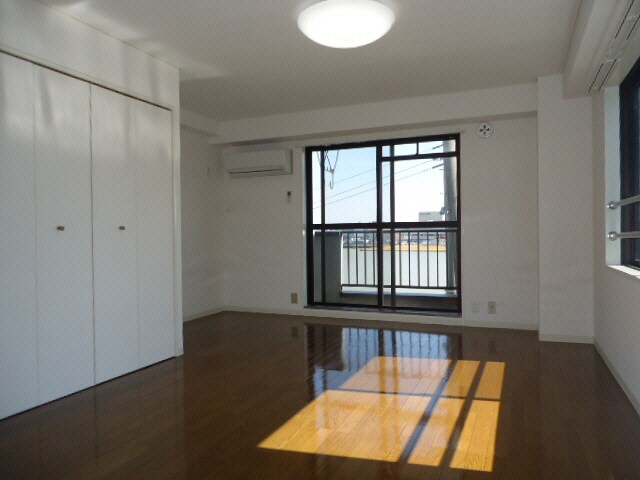 イズミサンリバー川岸の物件内観写真