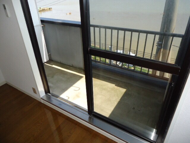 イズミサンリバー川岸の物件内観写真