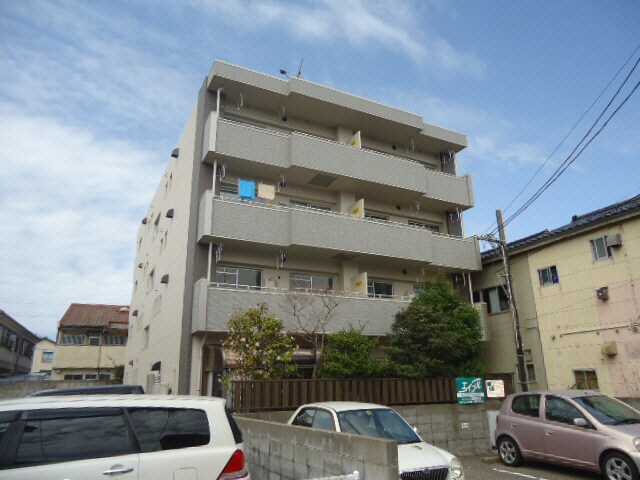 レジデンス学校町の物件外観写真