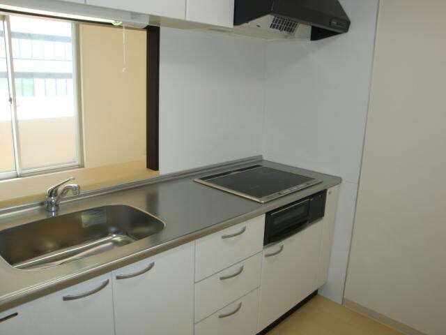 グレイスハイツ東中通タワーの物件内観写真