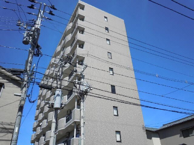 ロイヤル上大川前の物件外観写真