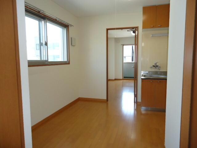 フラット東中通の物件内観写真