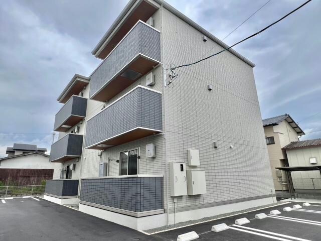 ロイヤルタウン八戸の物件外観写真