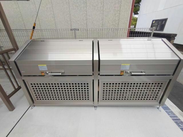 ロイヤルタウン八戸の物件外観写真