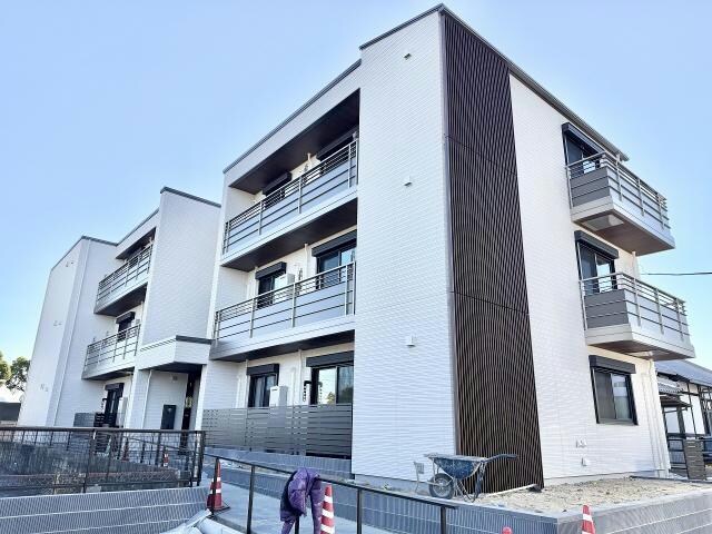 シャーメゾン県庁南の物件外観写真