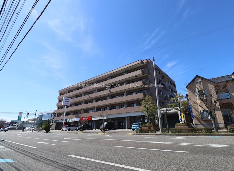 トゥールドゥソレイユの物件外観写真